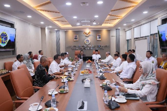 Rakor Kepala Daerah Kalsel, Menteri Nusron Tegaskan Penentuan Lokasi LP2B Wewenang Pemda