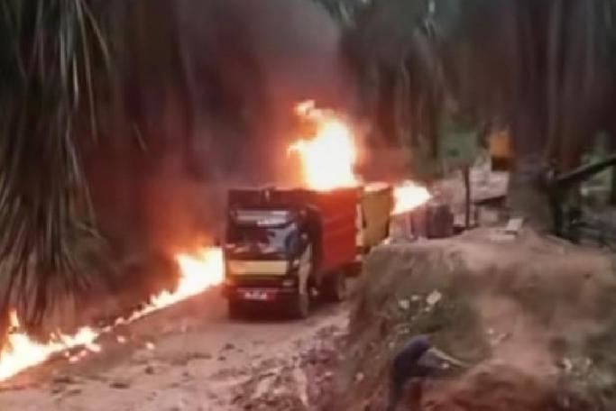 Tak Tersentuh Hukum, Kebun PT Hindoli Diduga Beralih Fungsi Jadi Lokasi Illegal Drilling